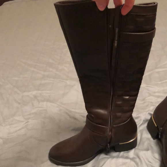 Brown boots just below the knee - Picture 3 of 5